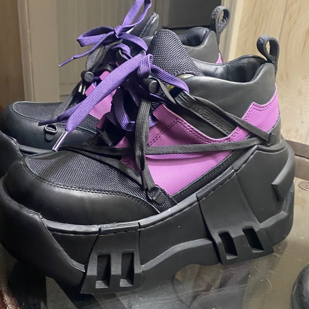 NWOBSwear Amazon black and purple high top platform